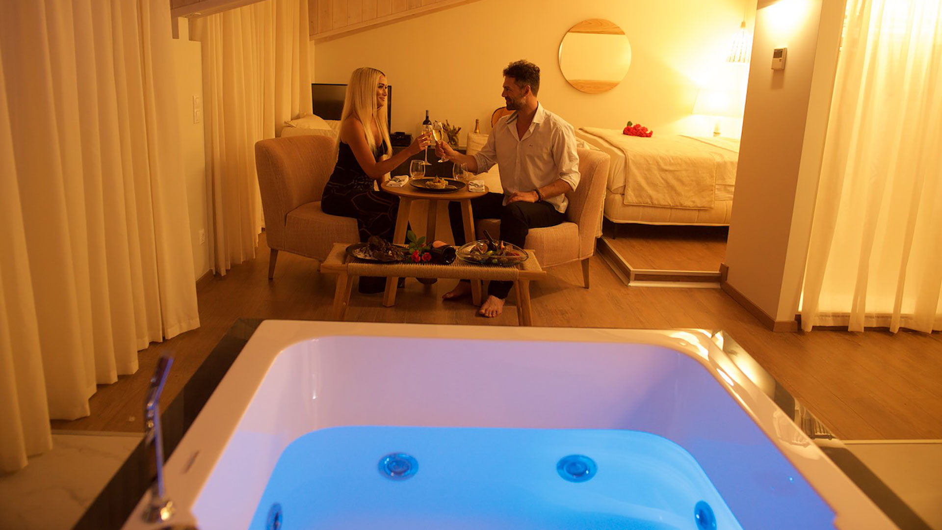 Executive Olympus Suite with 2 Jacuzzi/Hot Tub